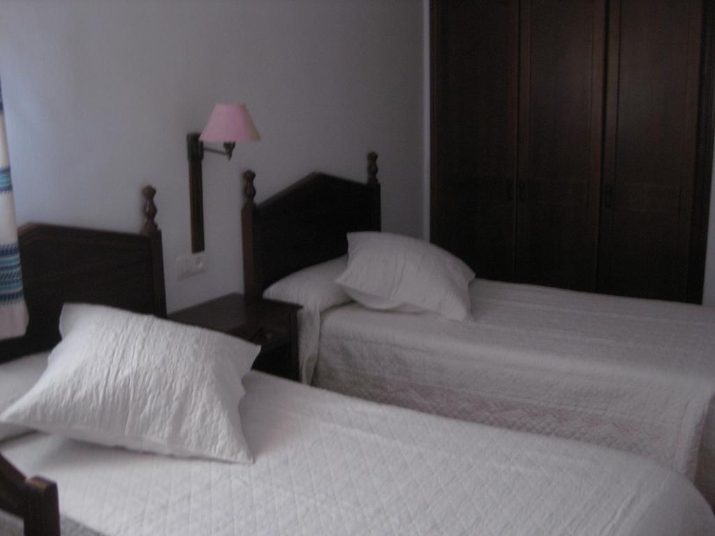 Hostal El Cascapenas De La Alpujarra Capileira Chambre photo